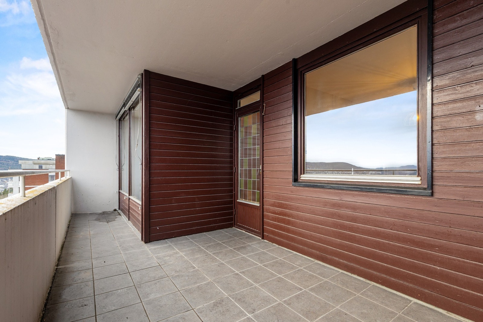 Balkongen er på ca. 12 kvm Galleribilde