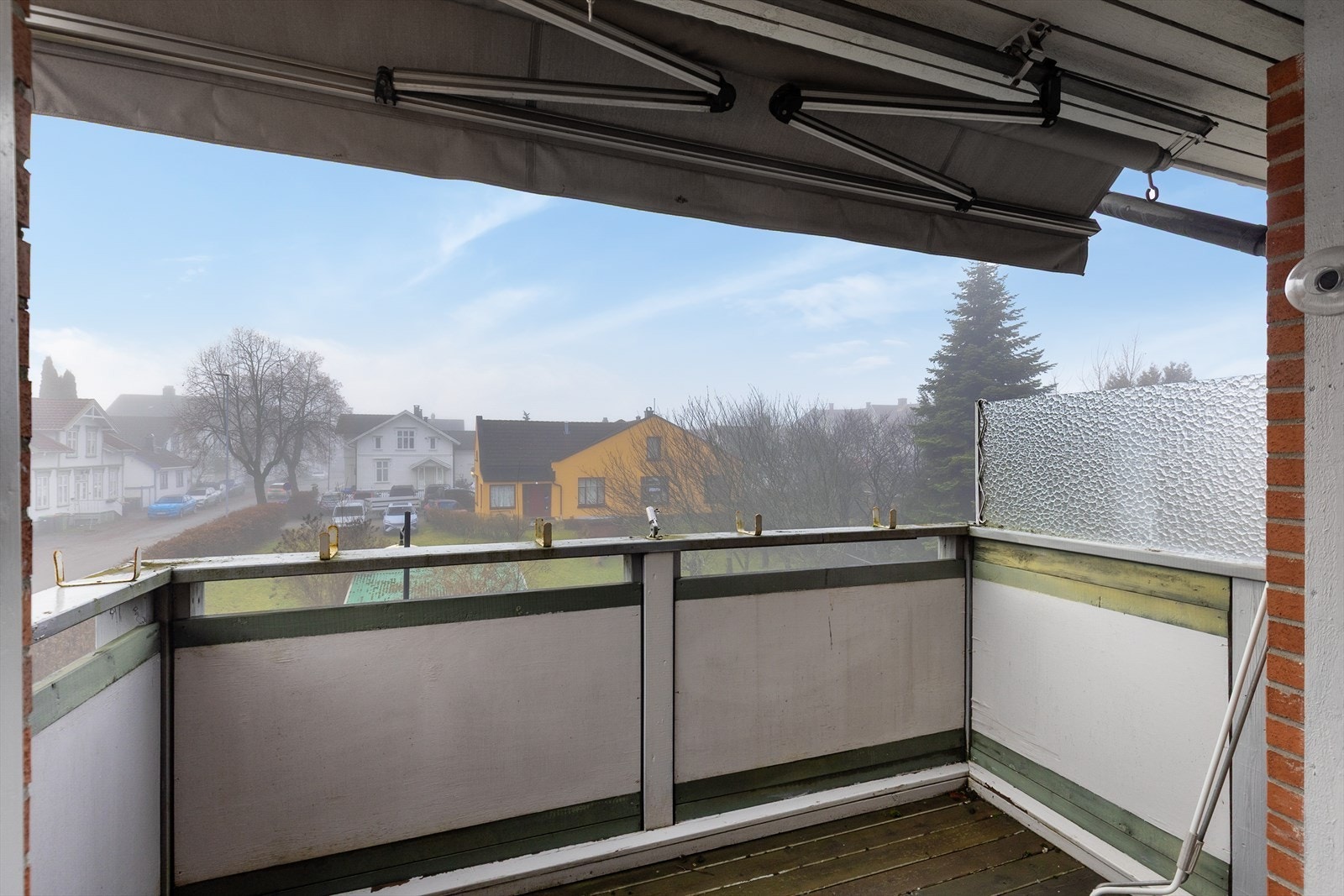 Fra stuen er det utgang til sydvestvendt balkong med fin plass til utemøblement. Galleribilde