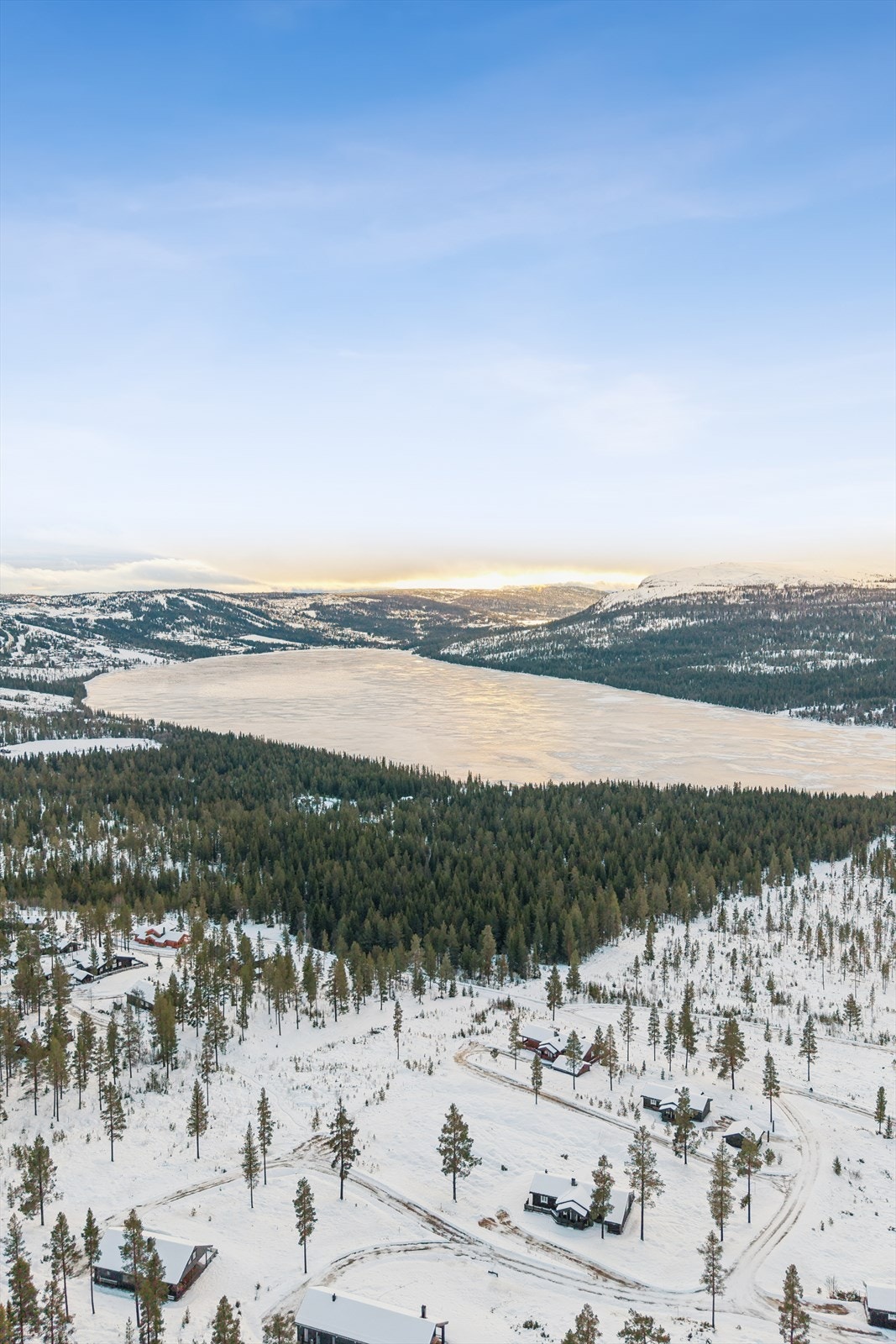 For et større utvalg av butikker og servicetilbud ligger Vinstra sentrum omtrent et kvarter unna med bil. Galleribilde