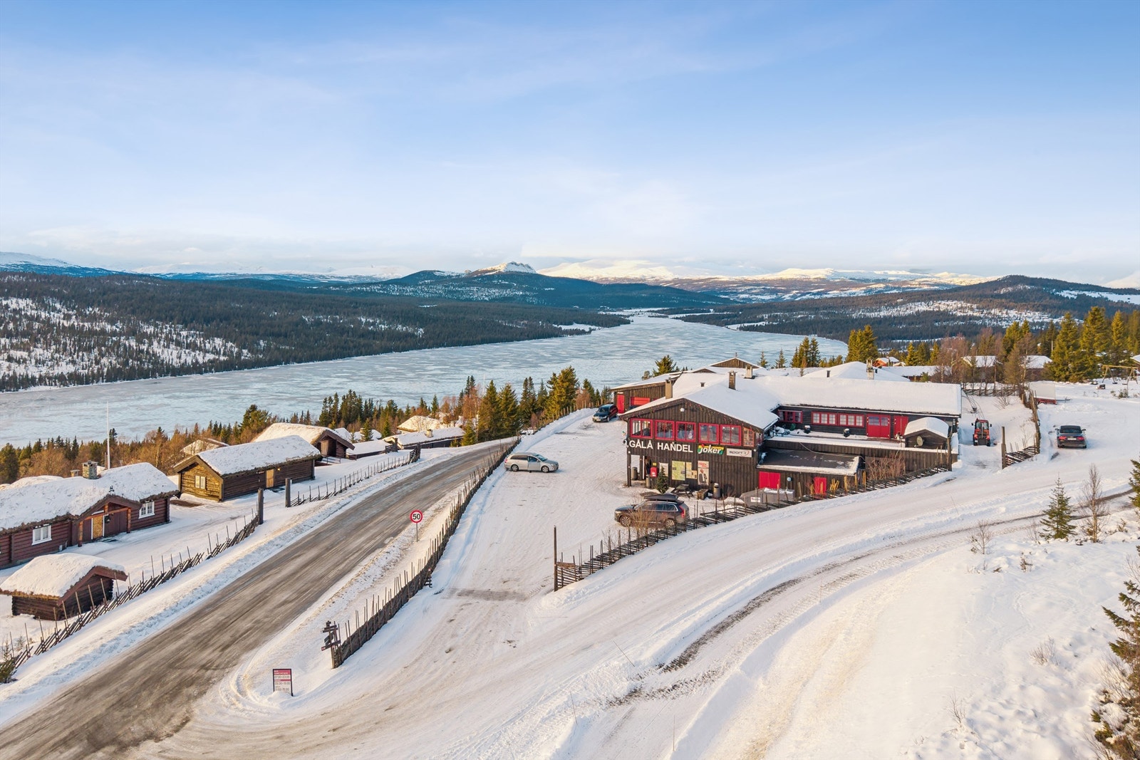 De daglige innkjøpene gjøres enkelt på Joker Gålå, kun 3 minutter unna med bil. Galleribilde