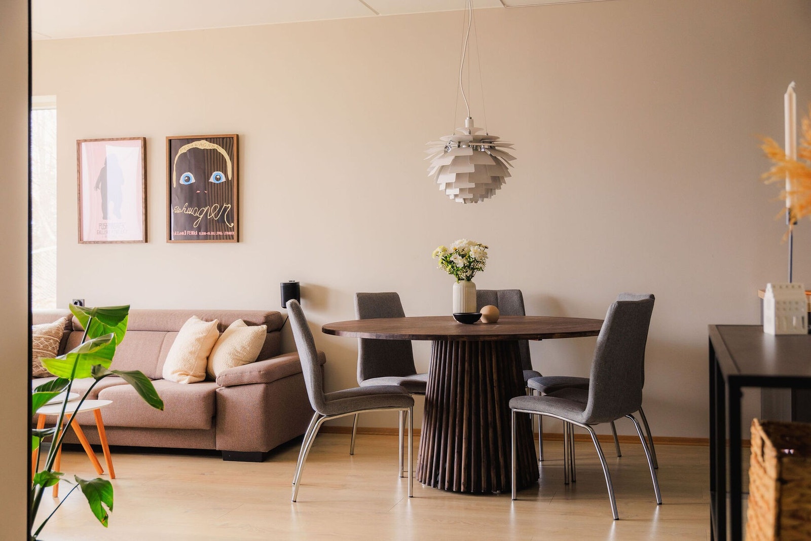 Her har du også mulighet for spisestue - så det er bare å invitere familien på middagsbesøk. Galleribilde