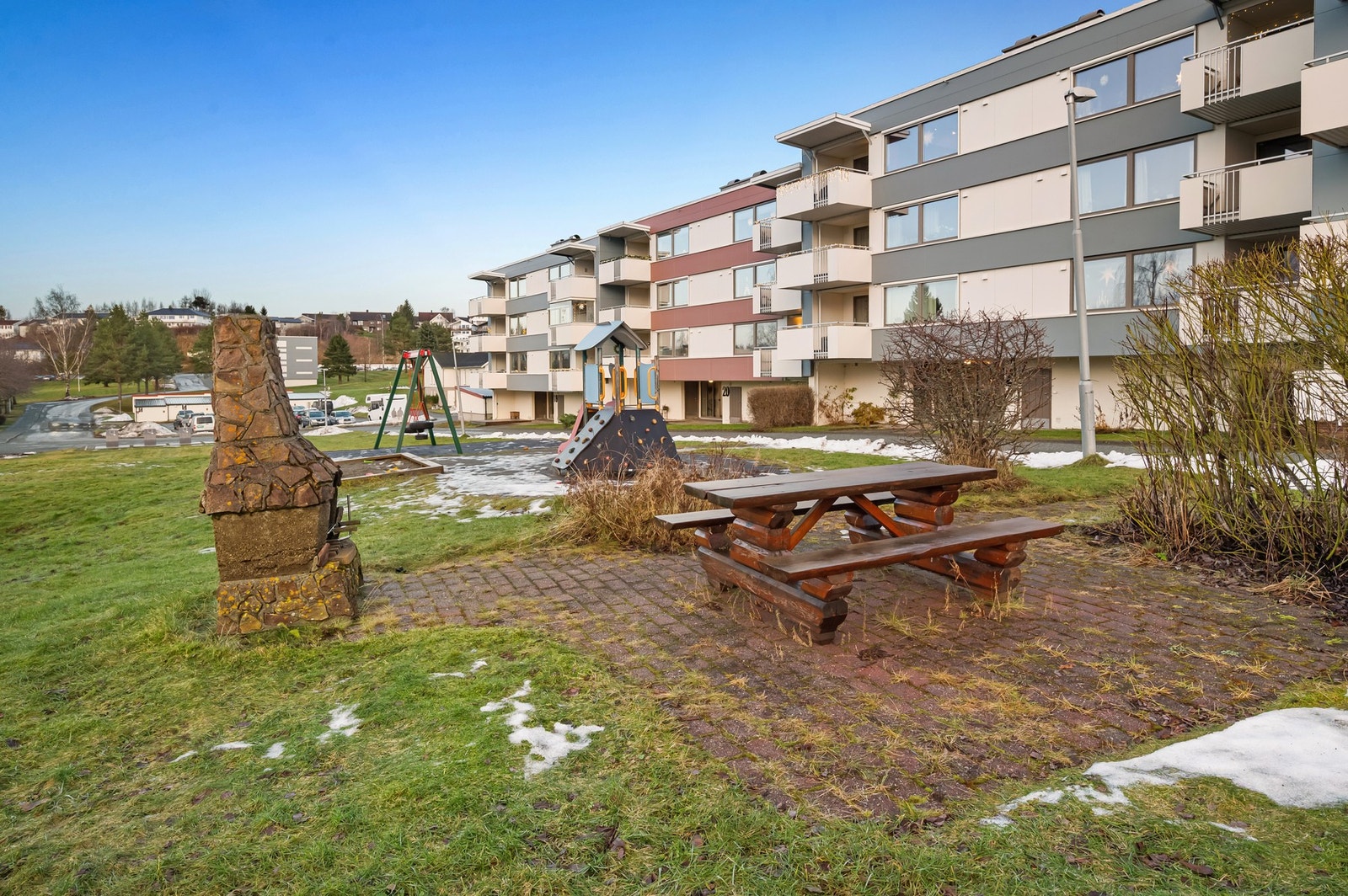 Borettslaget har flotte fellesarealer med lekeplasser og sittegrupper. Galleribilde