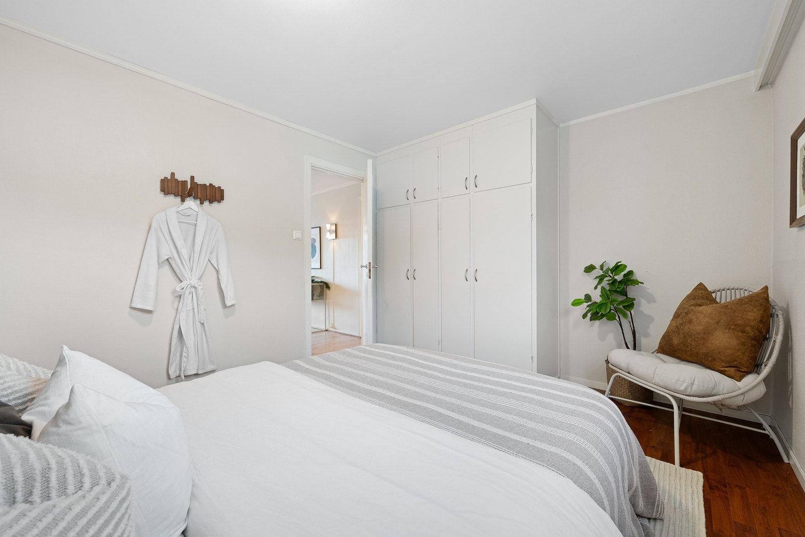 Soverommet er utstyrt med en praktisk garderobeløsning. Galleribilde