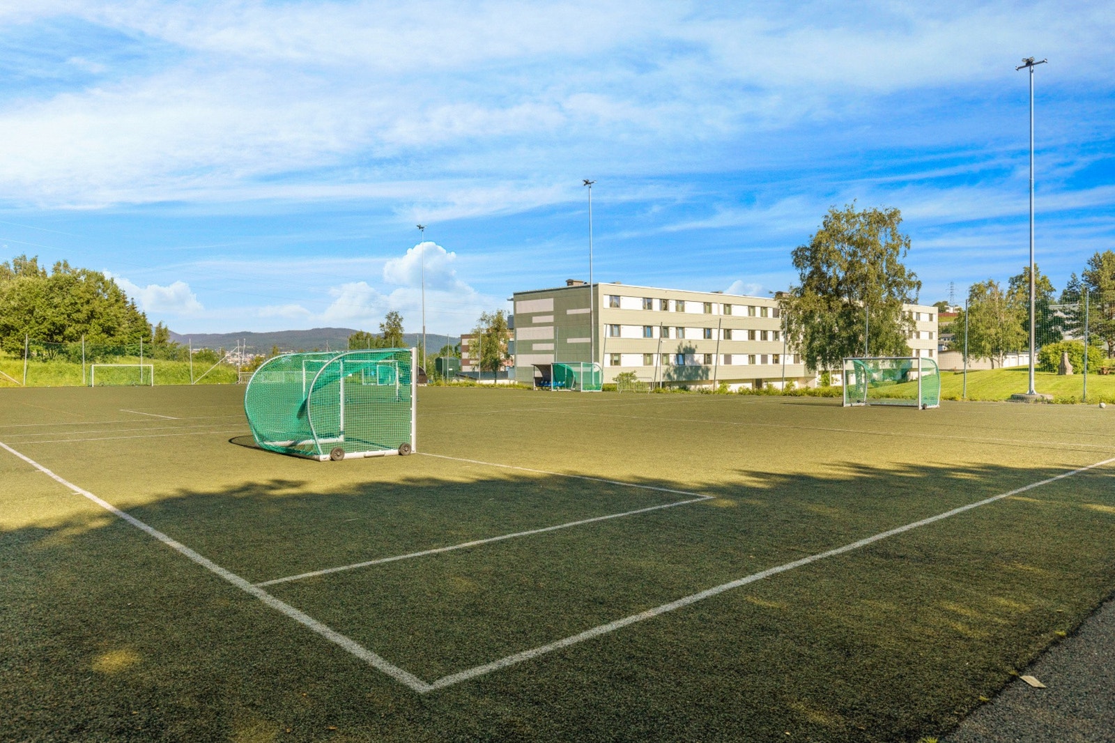 Borettslaget disponerer også fotballbane. Galleribilde