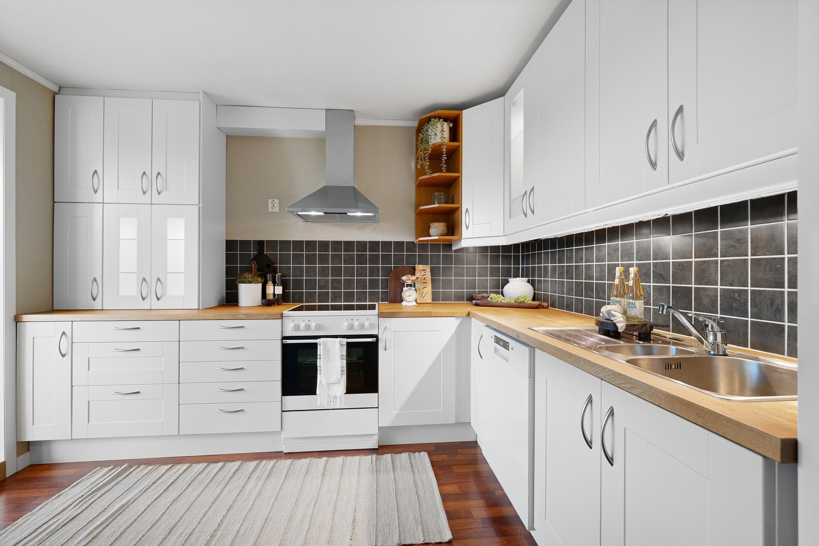 Lyst kjøkken på 10 m². Galleribilde