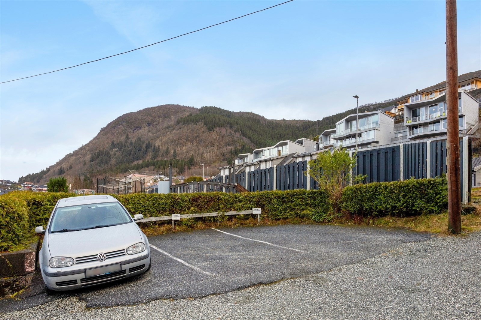 Det medfølger en p-plass til hver leilighet. Galleribilde