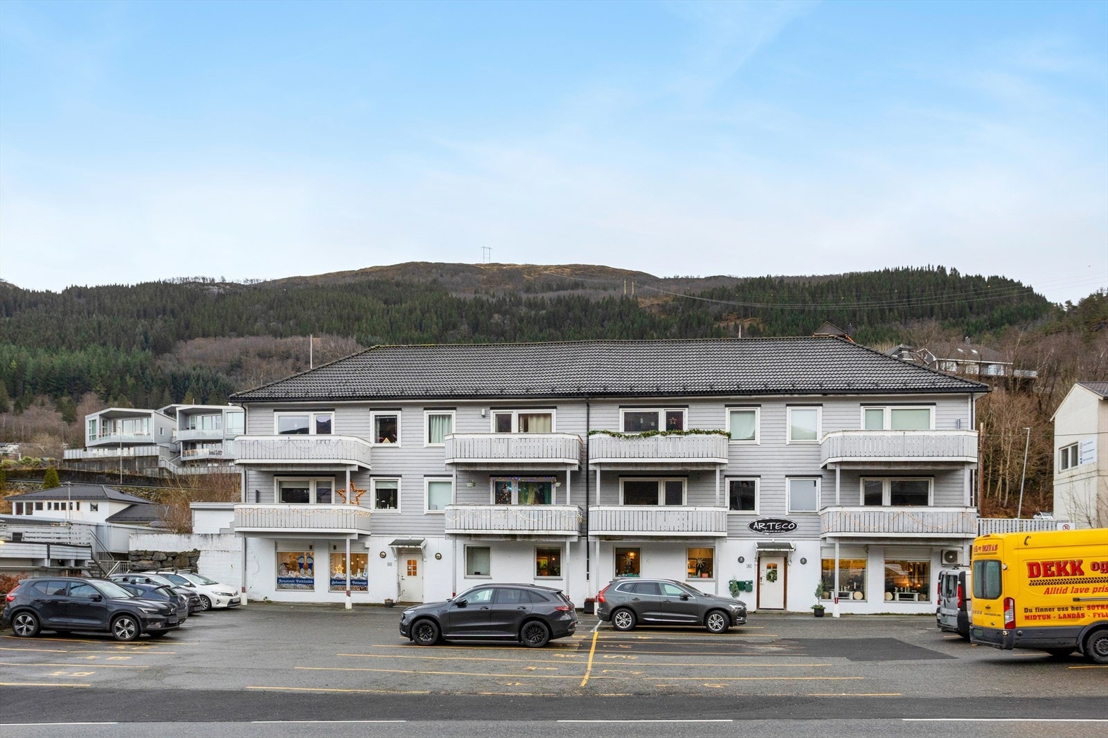 Velkommen til en sjarmerende eierseksjonsleilighet i Indre Arna. Galleribilde