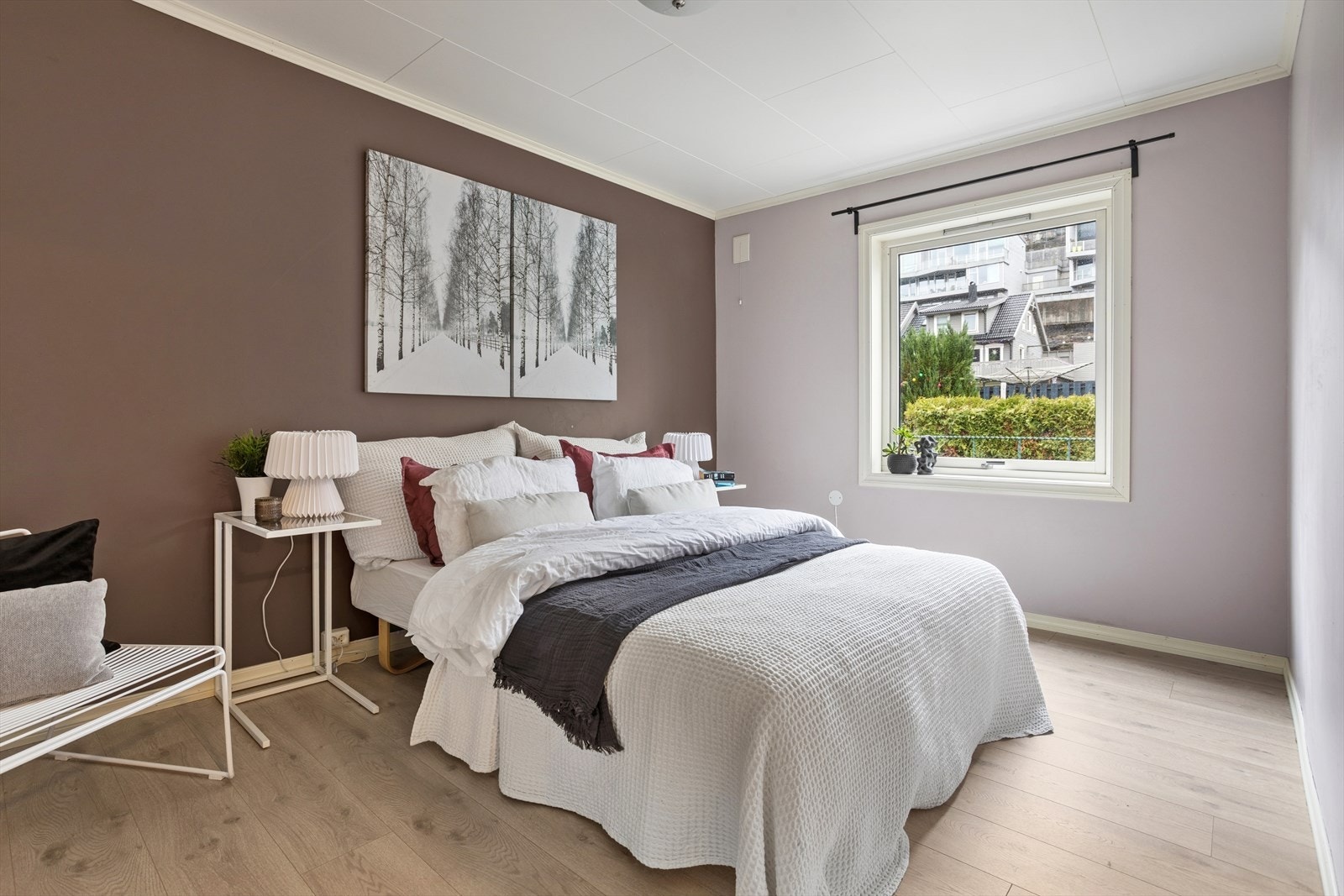 Hovedsoverommet har god plass til dobbeltseng og tilhørende møblement. Galleribilde