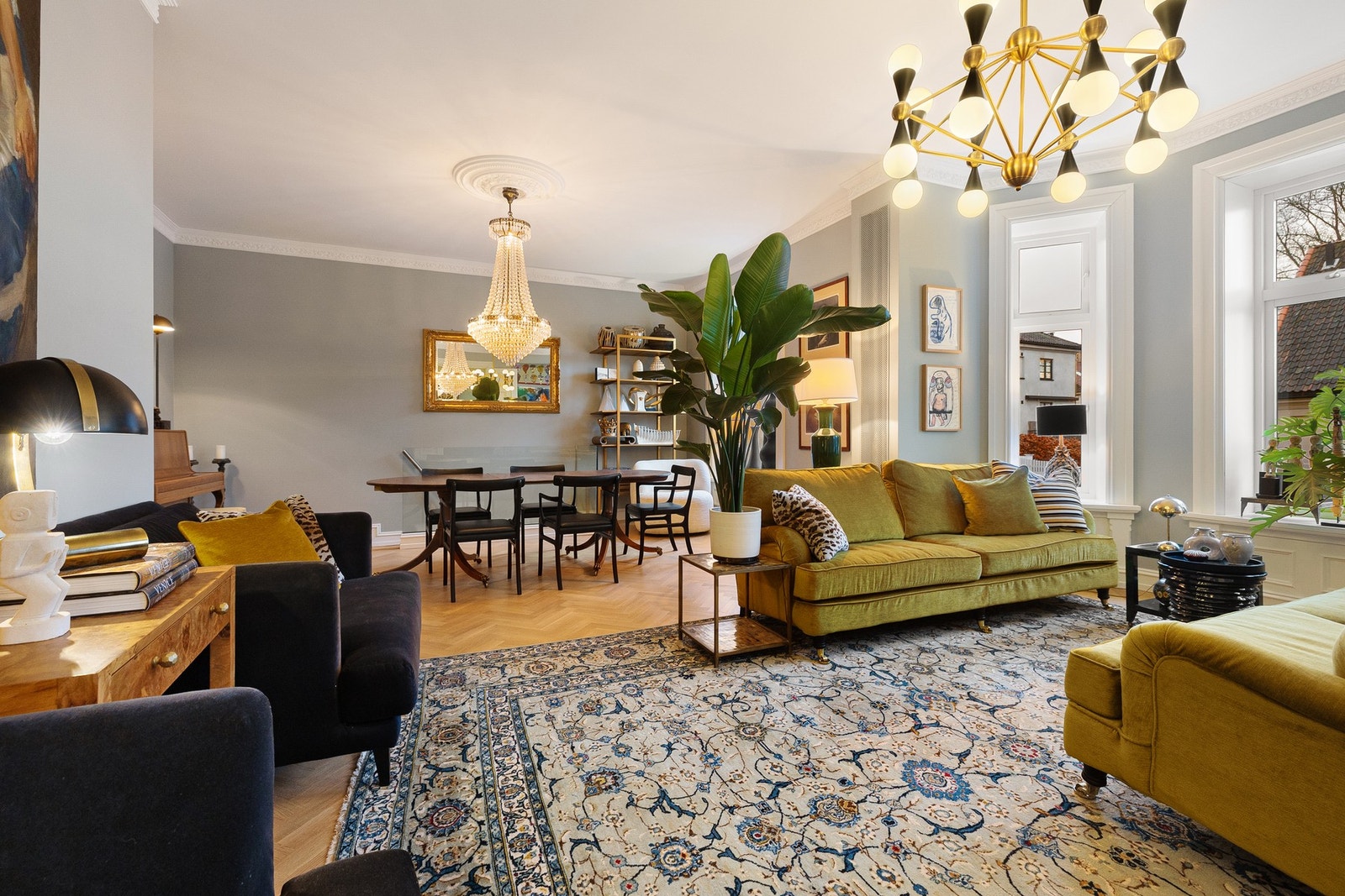 Interiøret preges av lyse og luftige rom. Galleribilde