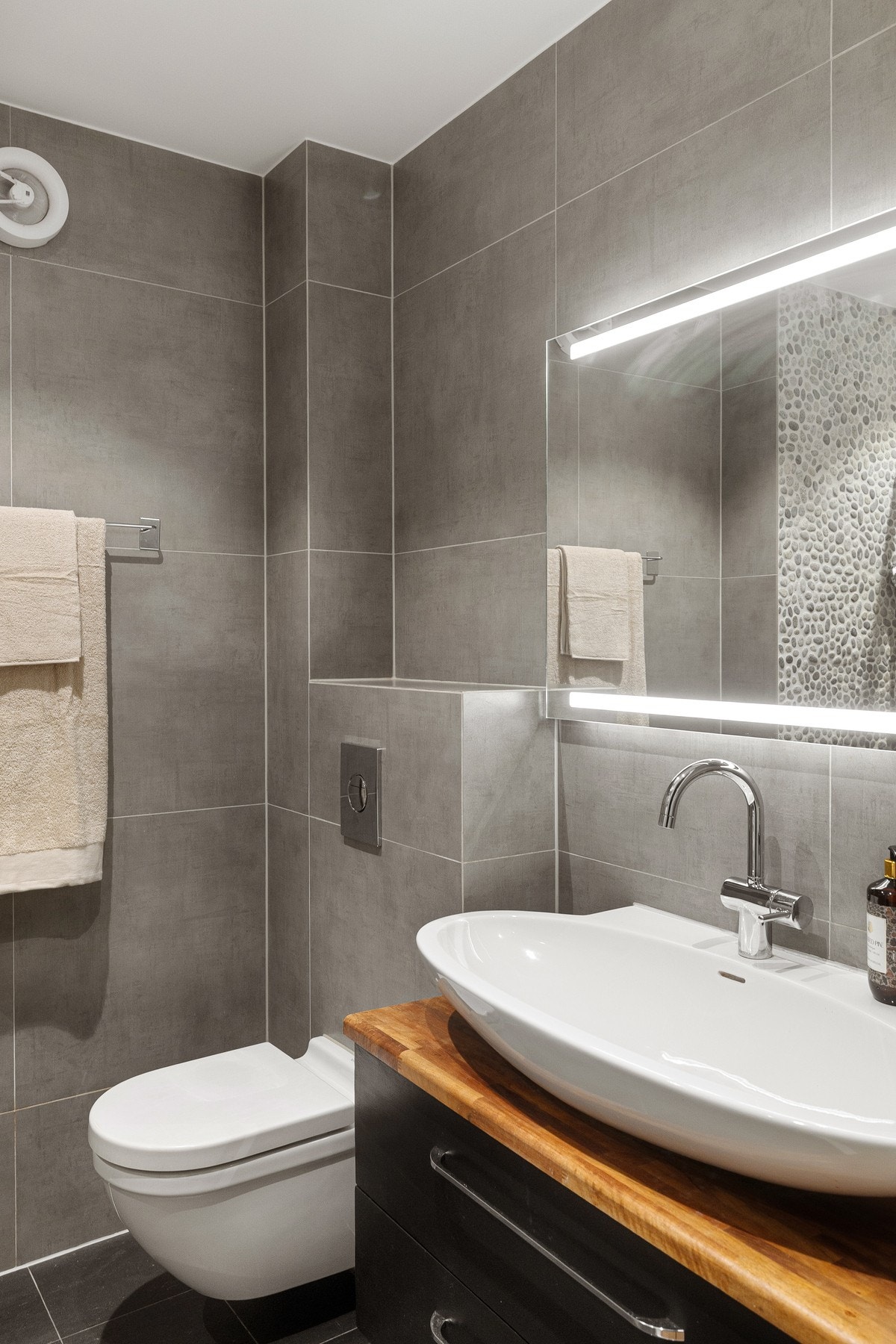 Det er montert elektrisk avtrekksvifte. Galleribilde