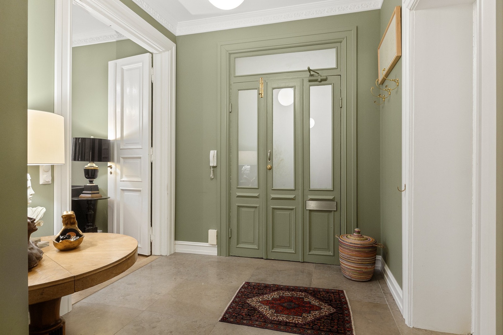 Det er elektriske varmekabler i entreen og gangen. Galleribilde