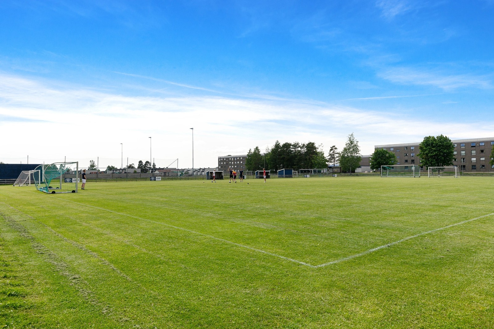 Lier IL har aktiviteter som fotball, ski og håndball tilknyttet Tranby idrettspark. Galleribilde