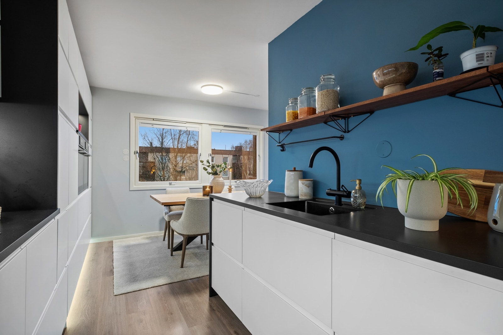 Her har man god plass til å samle familie og venner til hyggelige sammenkomster. Galleribilde