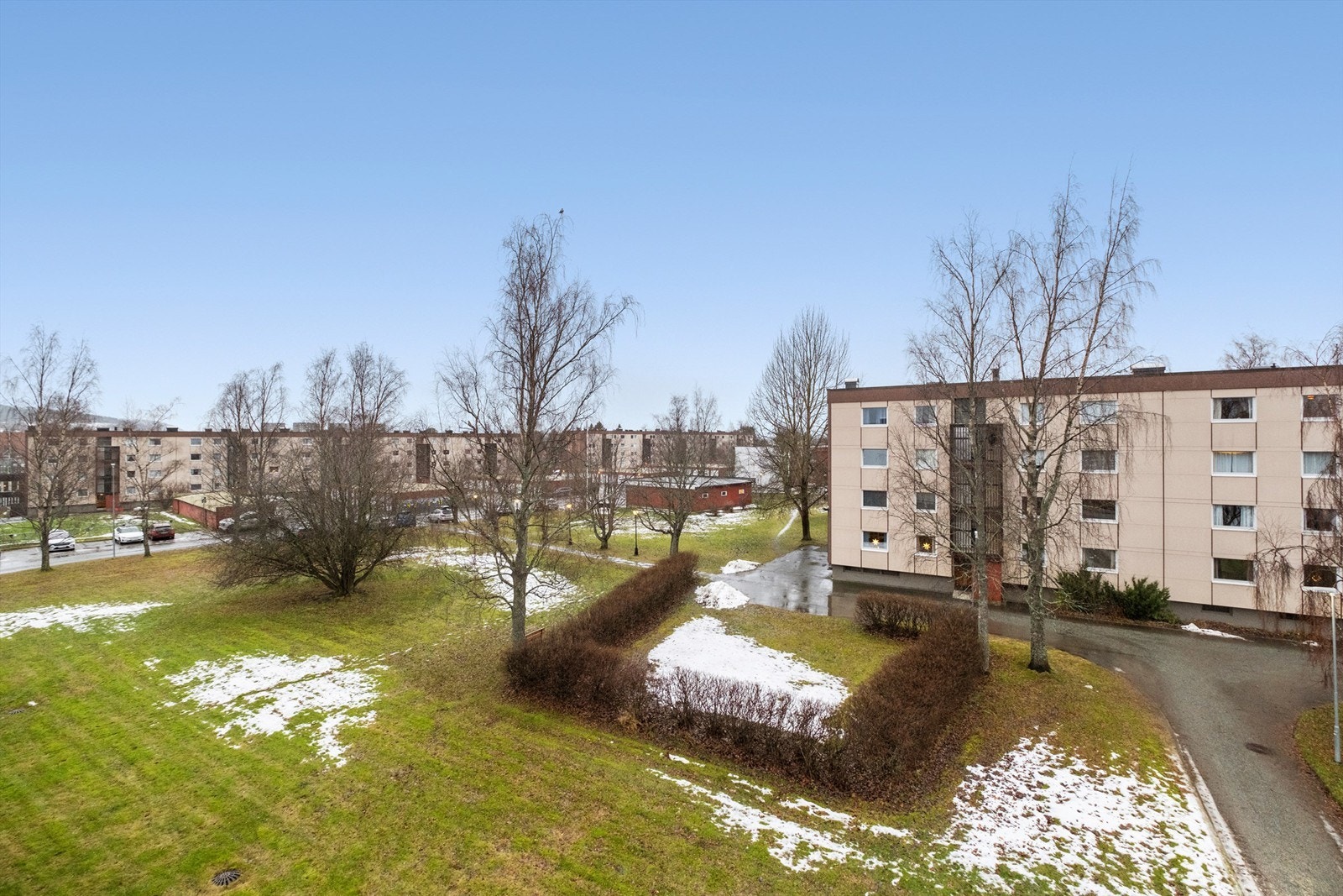 Det finnes svært fine turfasiliteter i området, slik som blant annet Ladestien og Estenstadmarka. Ladestien er en populær tursti som strekker seg 8 km fra Ladehammeren til Rotvollfjæra med idyllisk utsikt over Trondheimsfjorden. Galleribilde