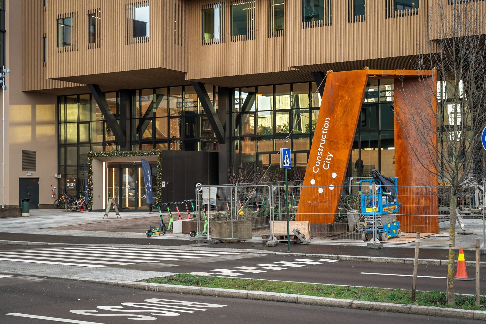 Construction City ligger like ved. Det er et fellesskap av selskaper, ildsjeler og fageksperter som sammen former fremtidens bygg-, anlegg-, og eiendomsbransje. Galleribilde