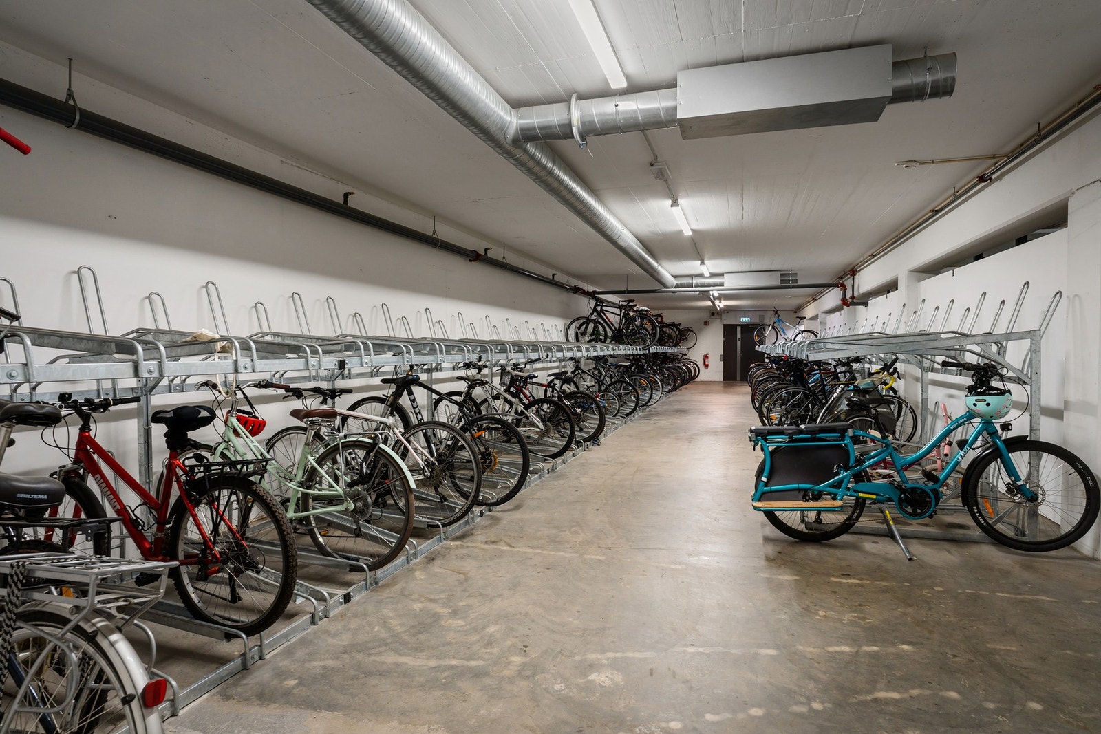 Borettslaget har også eget treningsrom, hobbyrom, multirom med aktiviteter, sykkelrom samt sykkelvask og -verksted og smørestativ for beboerne. Galleribilde