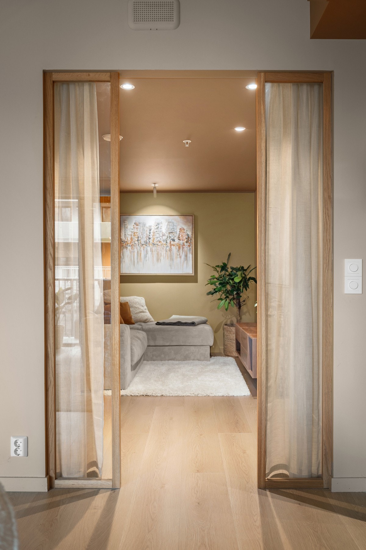 Lekker detalj i åpningen på vei inn til TV-stuen. Galleribilde