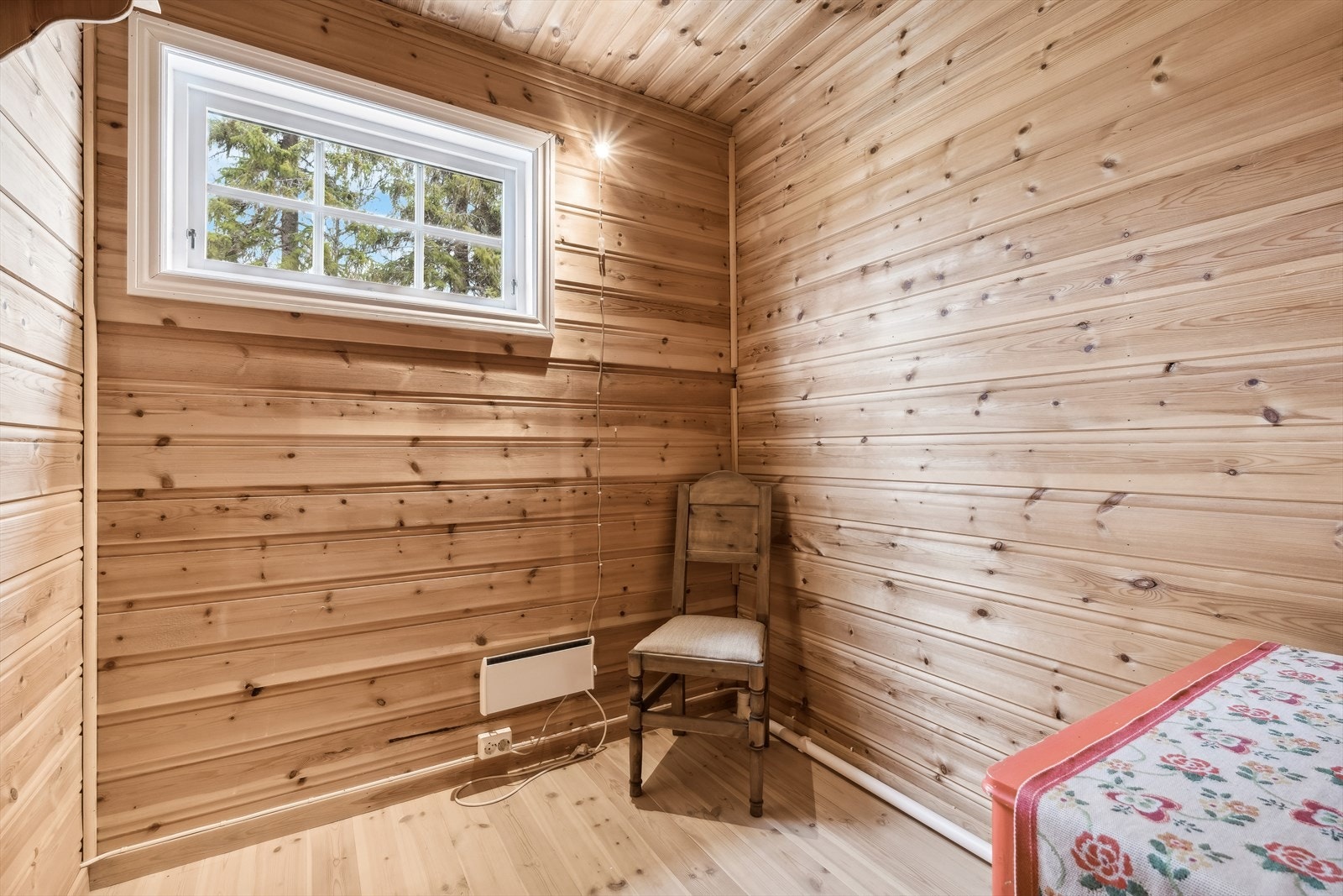 Det tredje soverommet, står for øyeblikket tomt da det var tiltenkt til dusjrom, så her har du mulighet for å eventuelt ta det i bruk igjen om behovet er der. Galleribilde