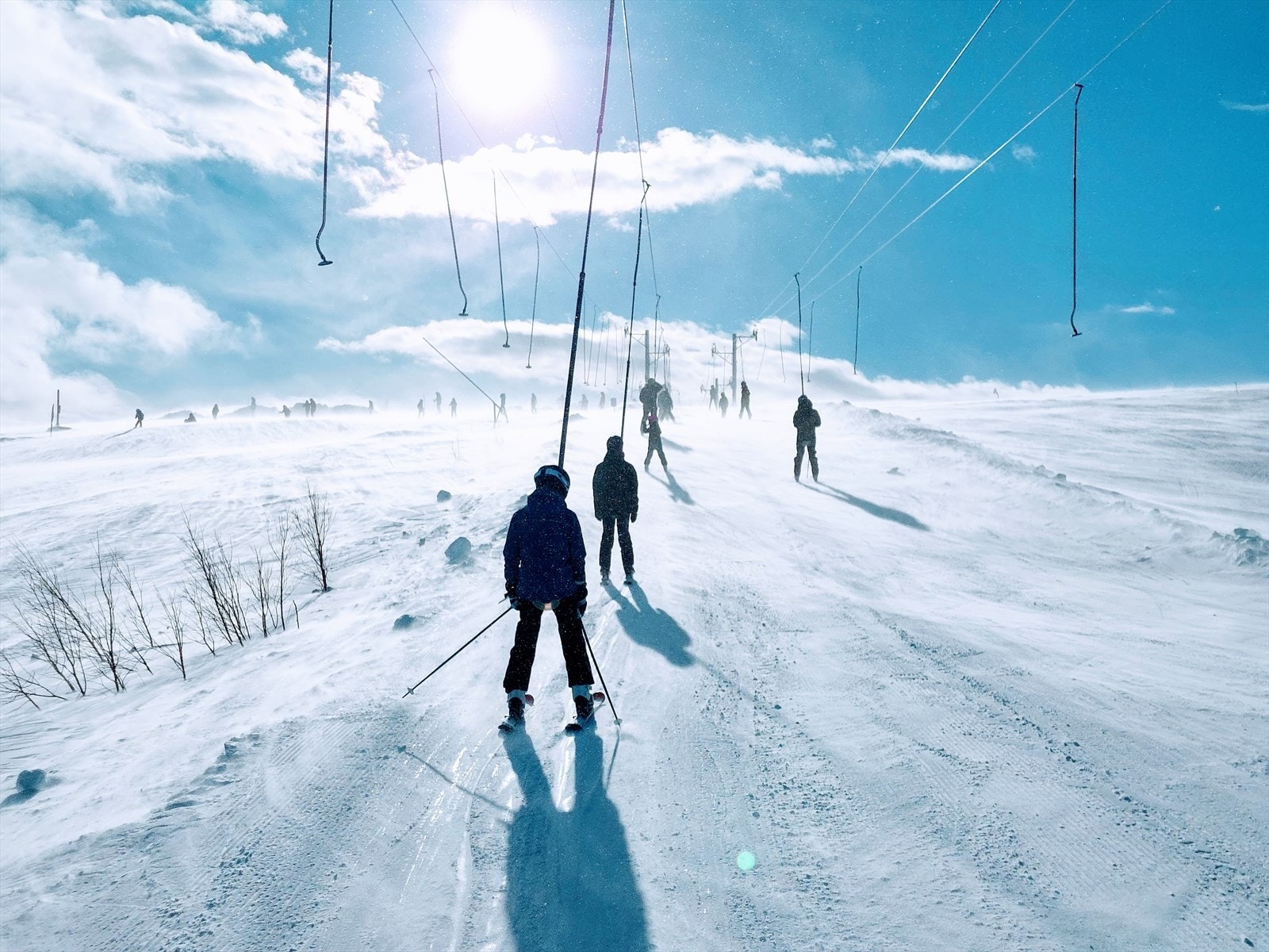 For den som ønsker alpint er det ca. 9 km til Vaset og Vaset Skiheiser som tilbyr fine alpinbakker og morsom kjelkebakke for hele familien. (Selgers foto) Galleribilde