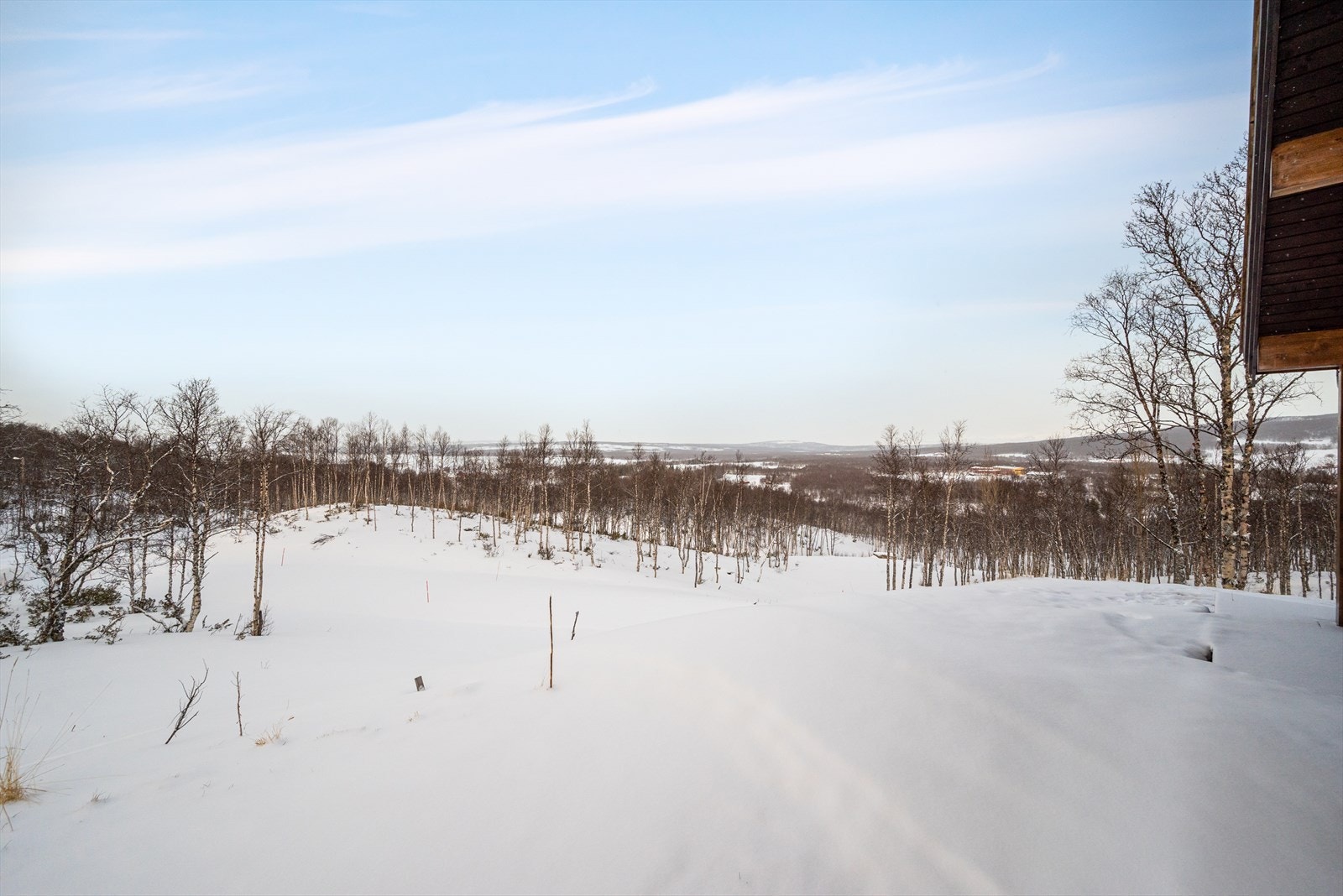 Bergstaden Røros ligger bare ca 33 kilometer unna og kan by på alle fasiliteter og et rikt kulturliv. Galleribilde