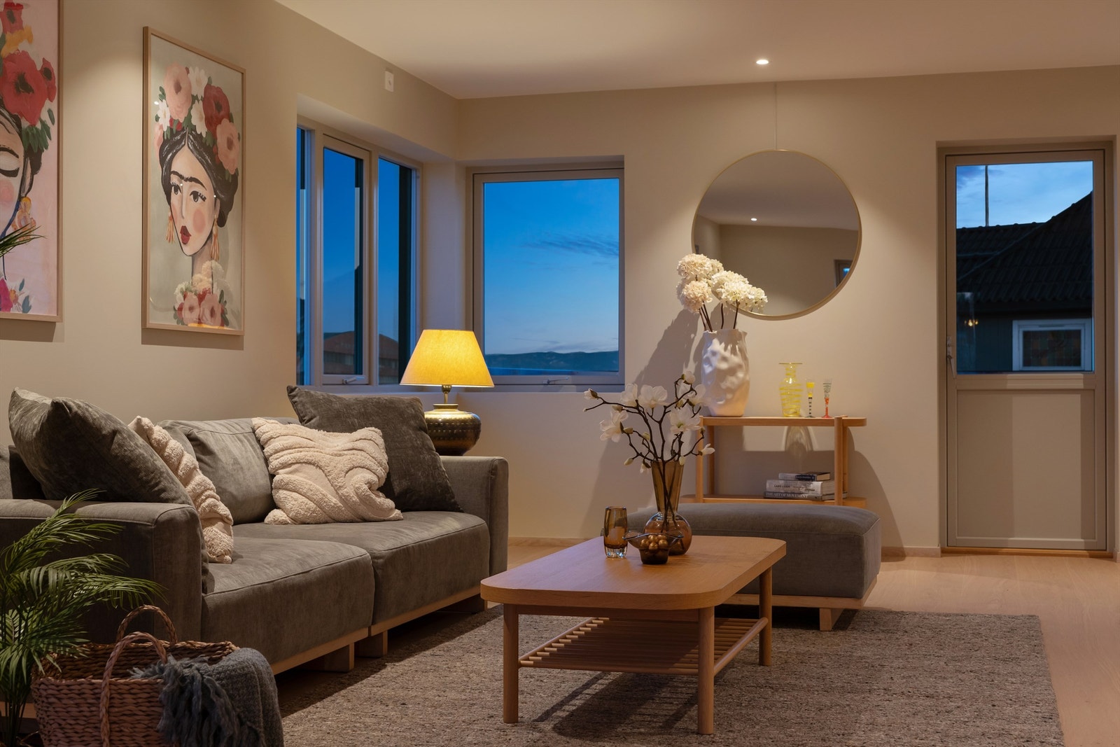 Kveldsstemning stue 2. etasje. Galleribilde