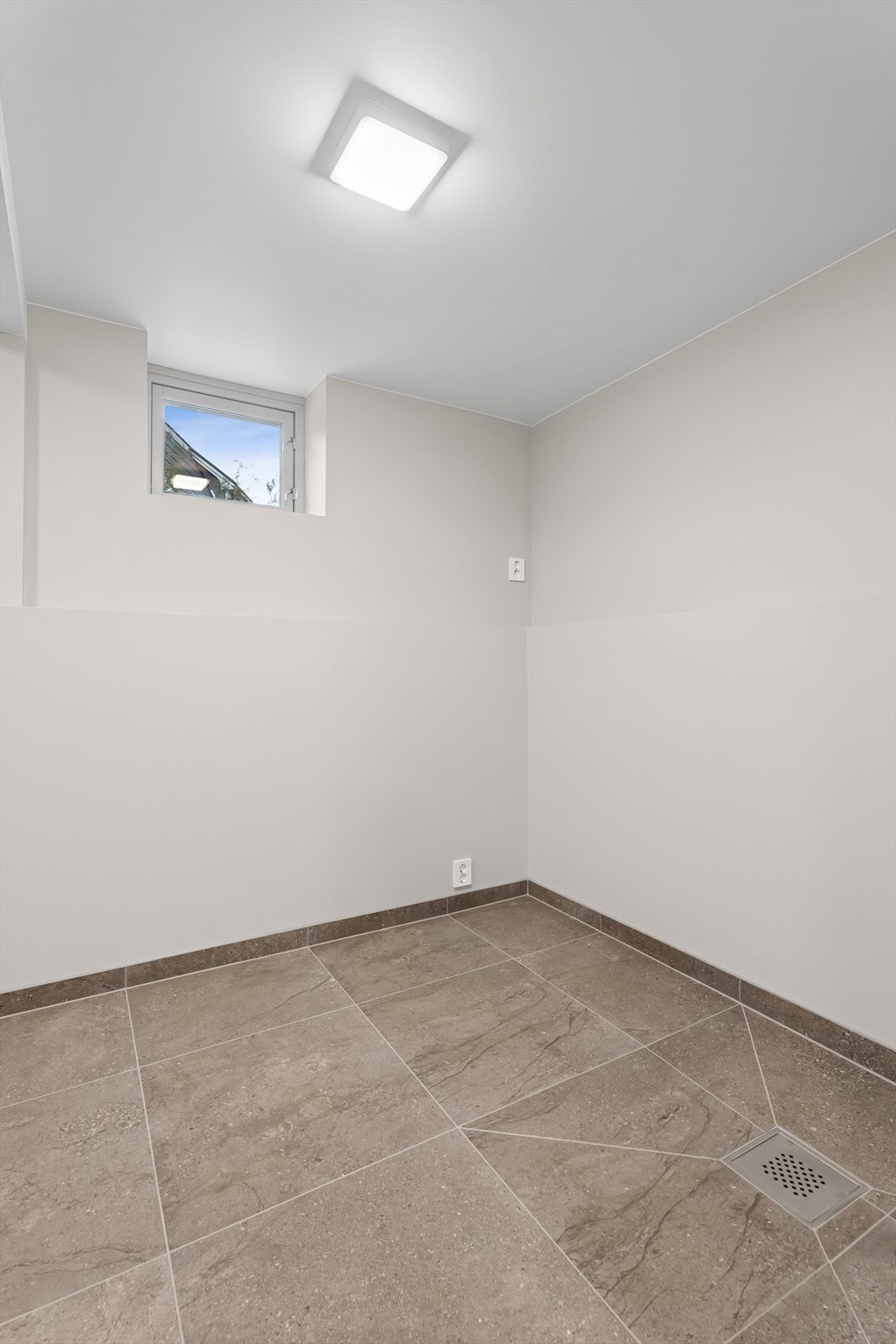 Bod med adkomst fra vaskerom. Galleribilde