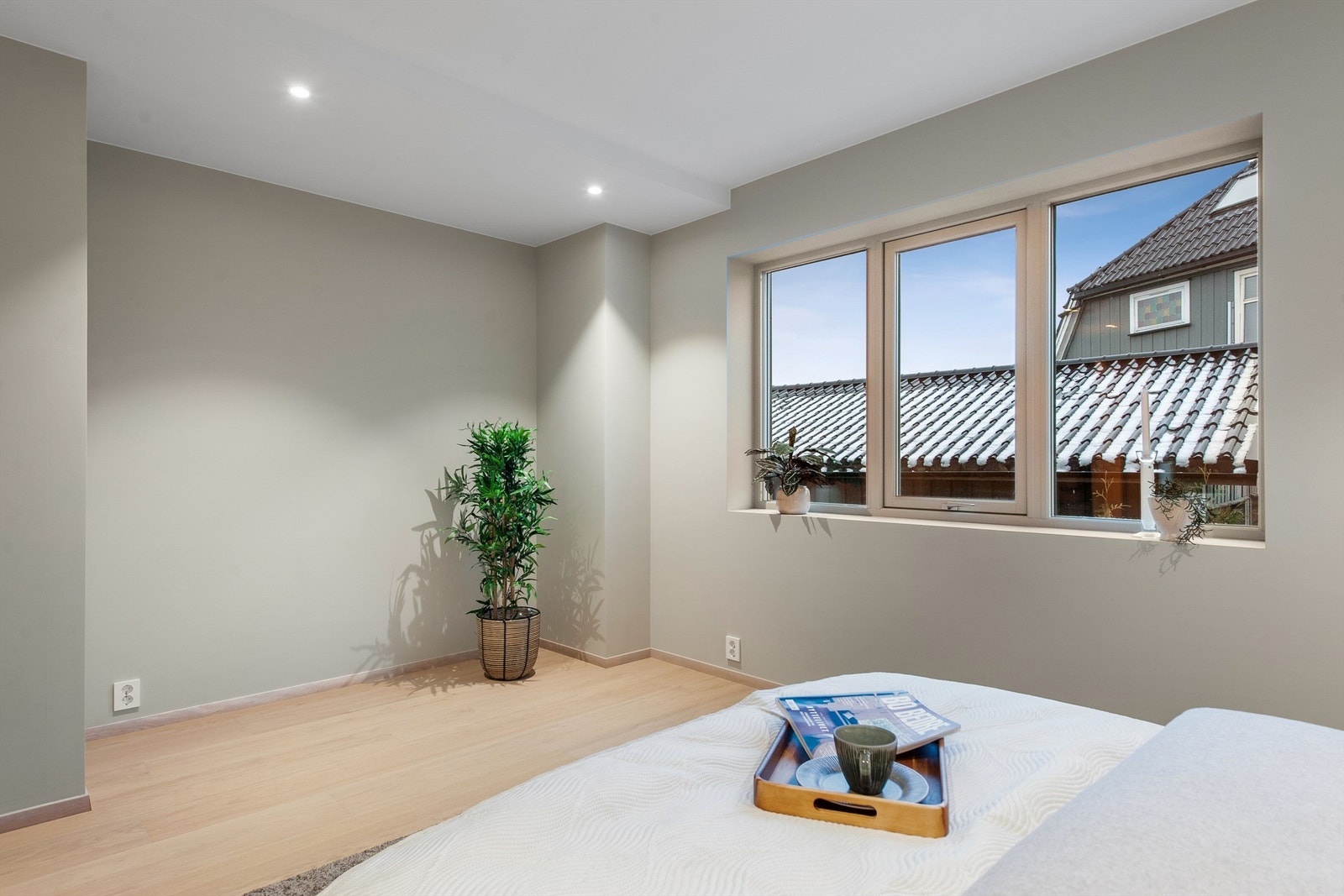 Plass til stor garderobeløsning på hovedsoverom i 1. etasje. Galleribilde