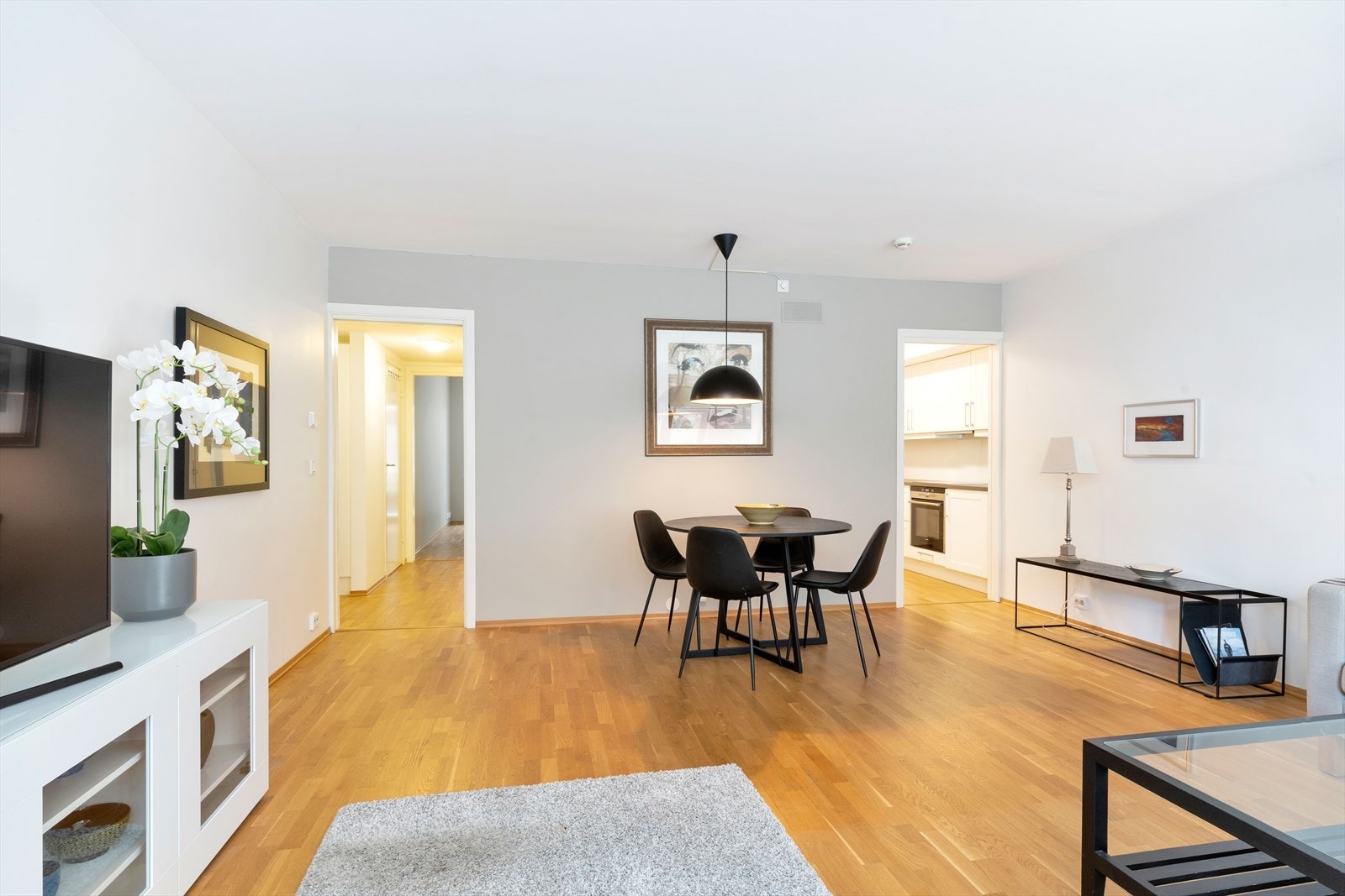 God plass til både sofa- og spisestuemøblement Galleribilde