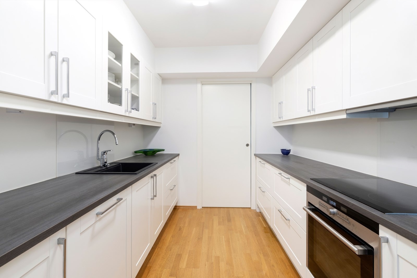 Godt med skapplass på kjøkkenet Galleribilde