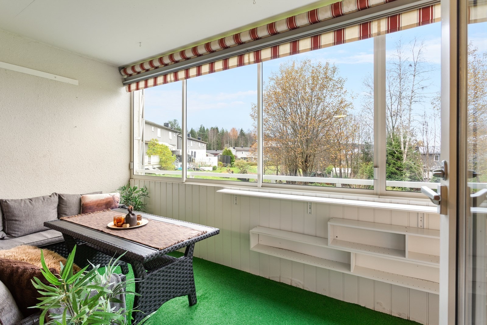 Innglasset balkong kan møbleres nærmest slik du vil Galleribilde