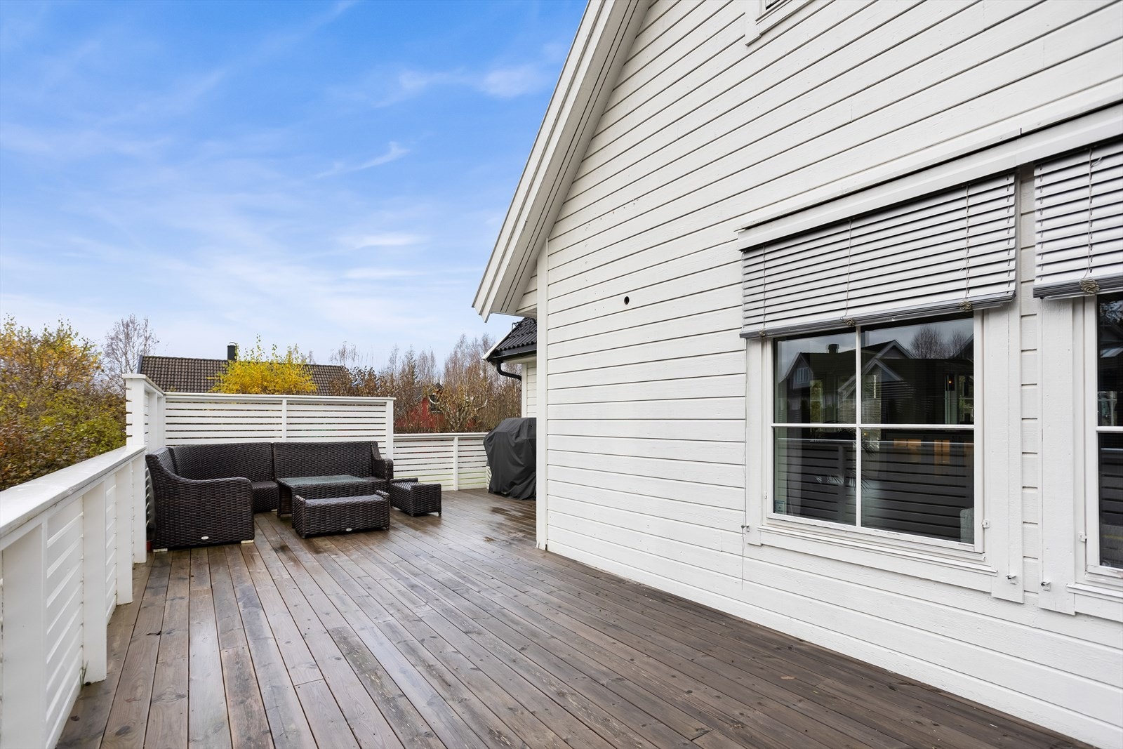 Den sørvestvendte terrassen på 37 m² gir rikelig med plass for utemøbler og sosiale soner. Galleribilde