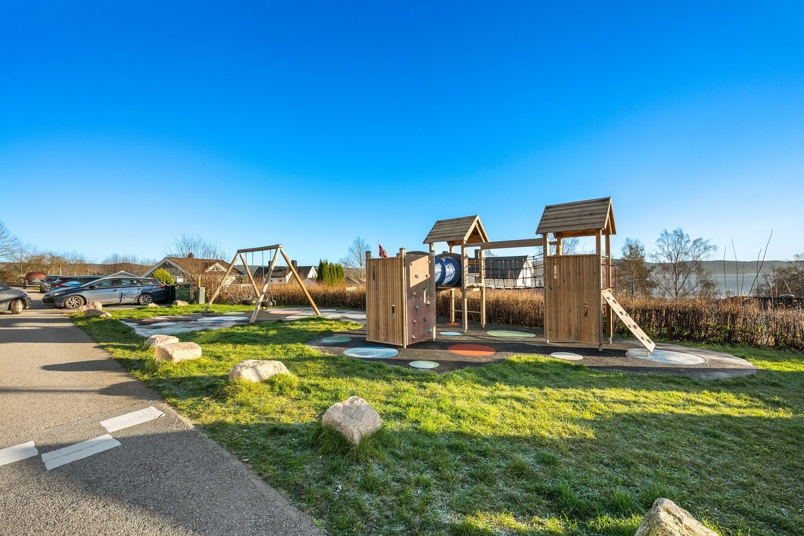 Barnevennlig område med lekeplasser i nærområdet Galleribilde