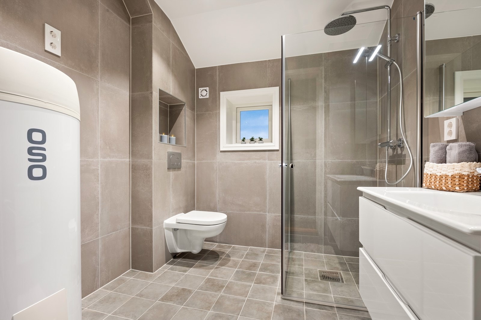 Begge bad i boligen er helt nye Galleribilde