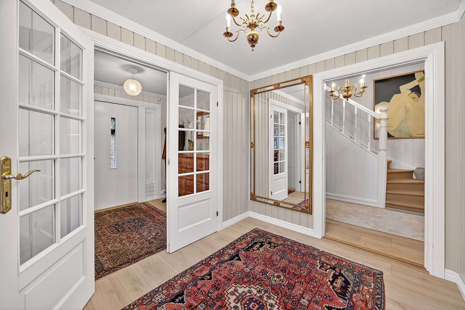 Romslig inngang Galleribilde