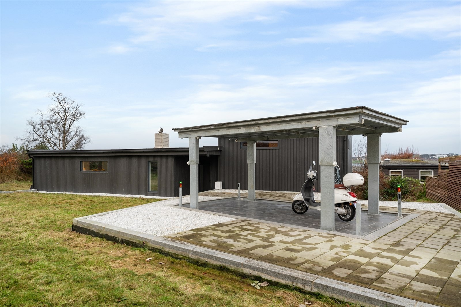 Eiendommen gjennomgikk en omfattende renovering og oppgradering i 2018, inkludert påbygg, ny utvendig kledning og vinduer, samt arbeid på rør og elektriske installasjoner. Galleribilde