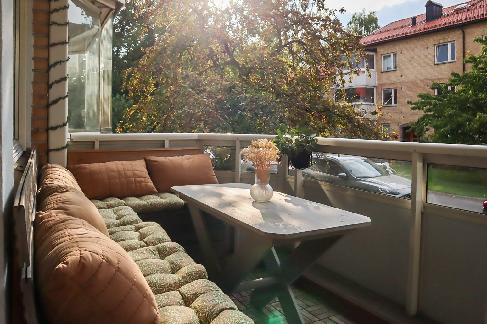 Balkongen vender mot vest og har flott ettermiddagssol (selgers sommerbilde) Galleribilde