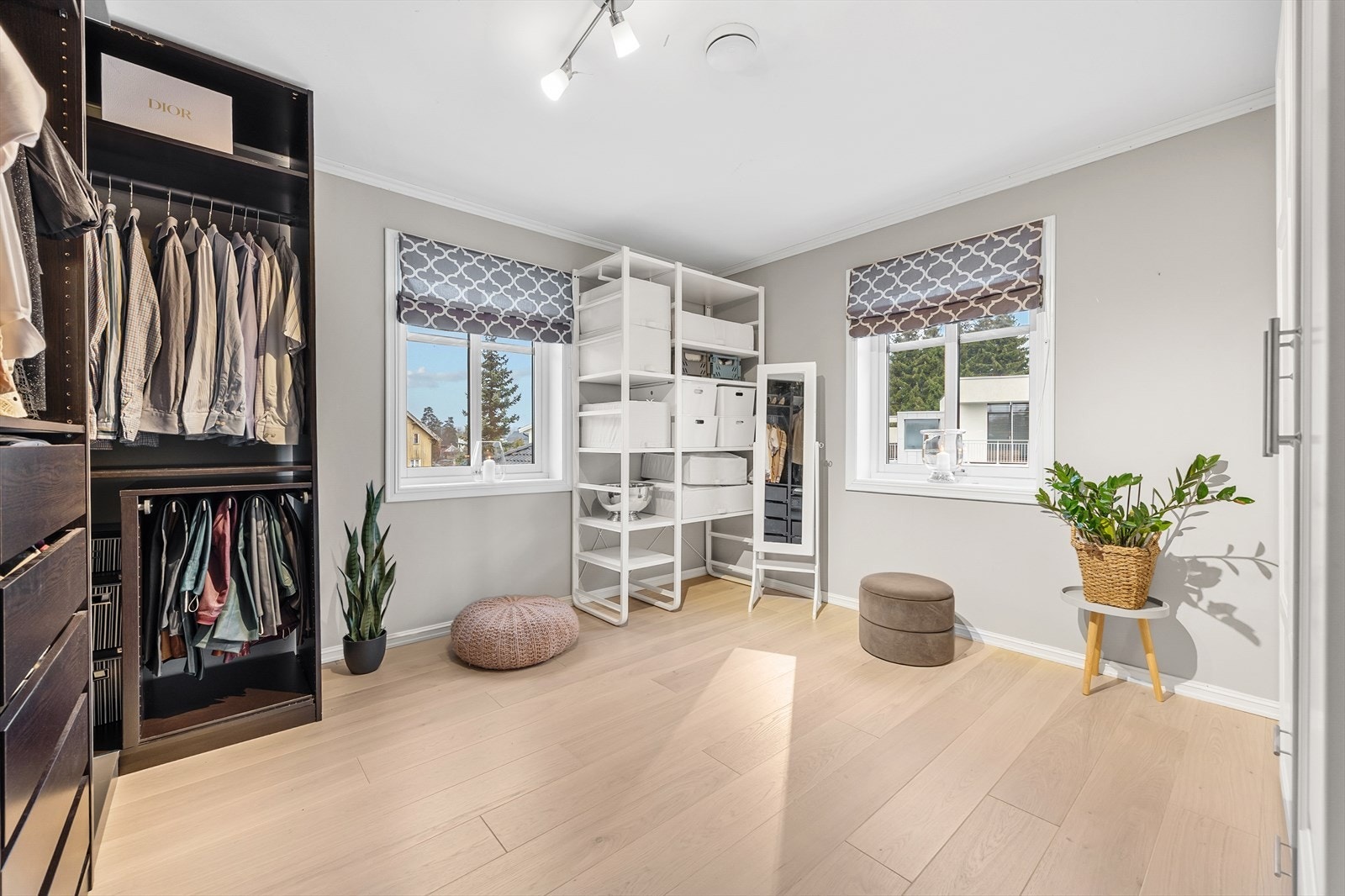 Det fjerde soverommet, eller walk-in garderobe om en vil, har mange bruksmuligheter og god plass. Galleribilde