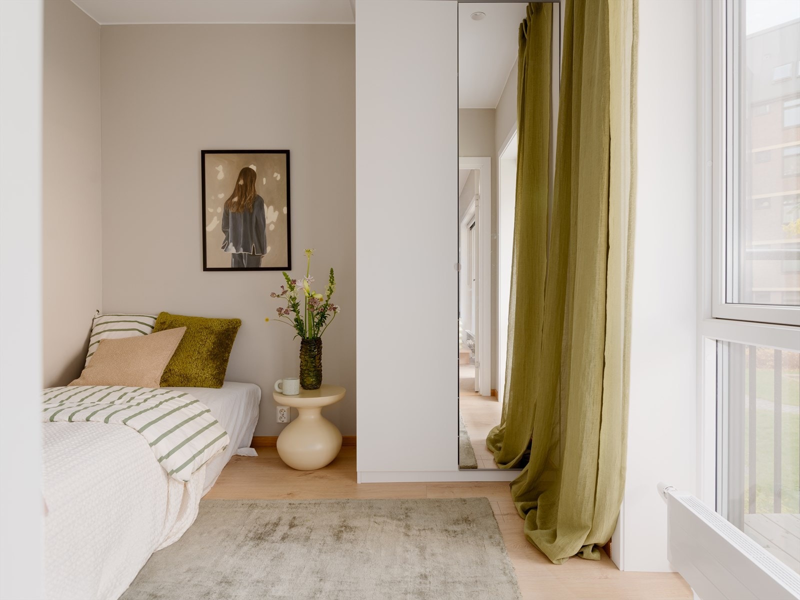 Soverom II gir god plass til seng og garderobe. Galleribilde