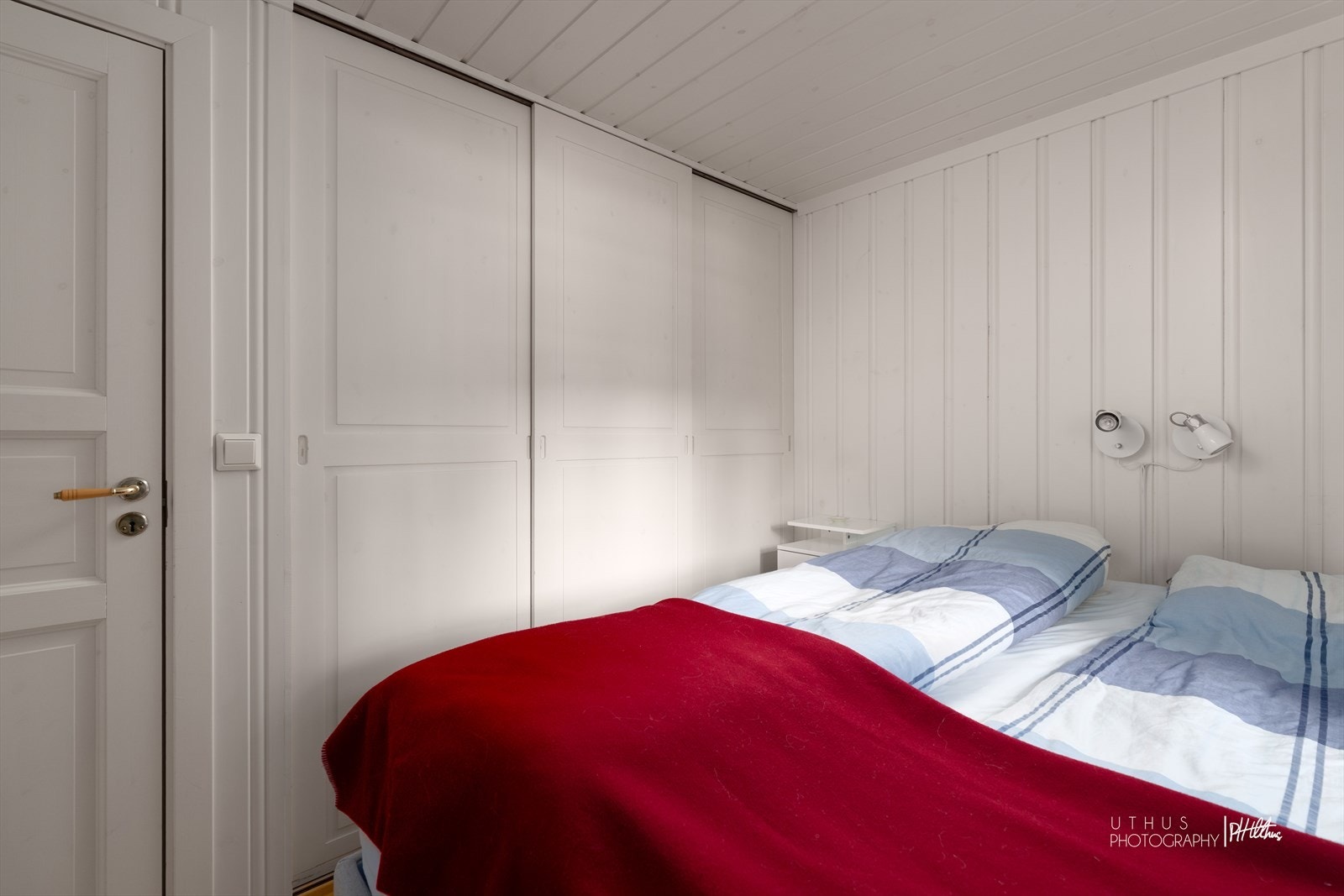 Hovedsoverom med rikelig med skapplass Galleribilde