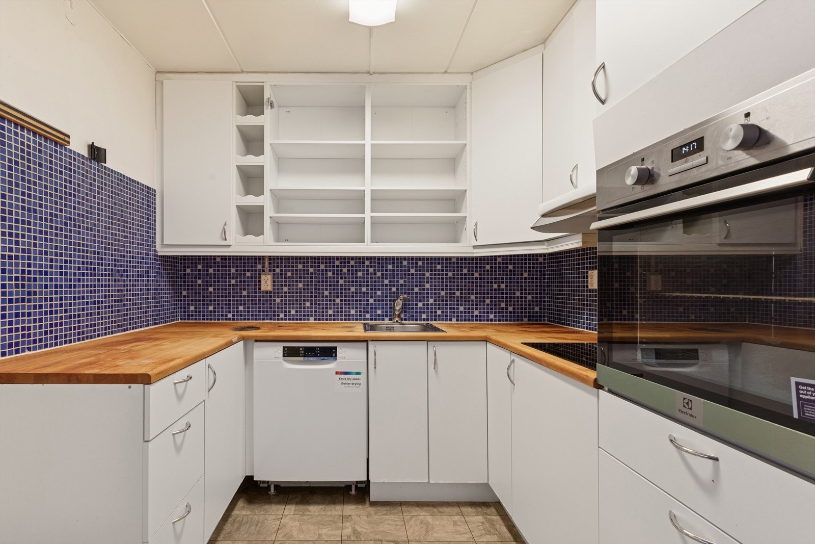 Kjøkkenet ligger i et delvis separat rom i tilknytning til stuen. Galleribilde