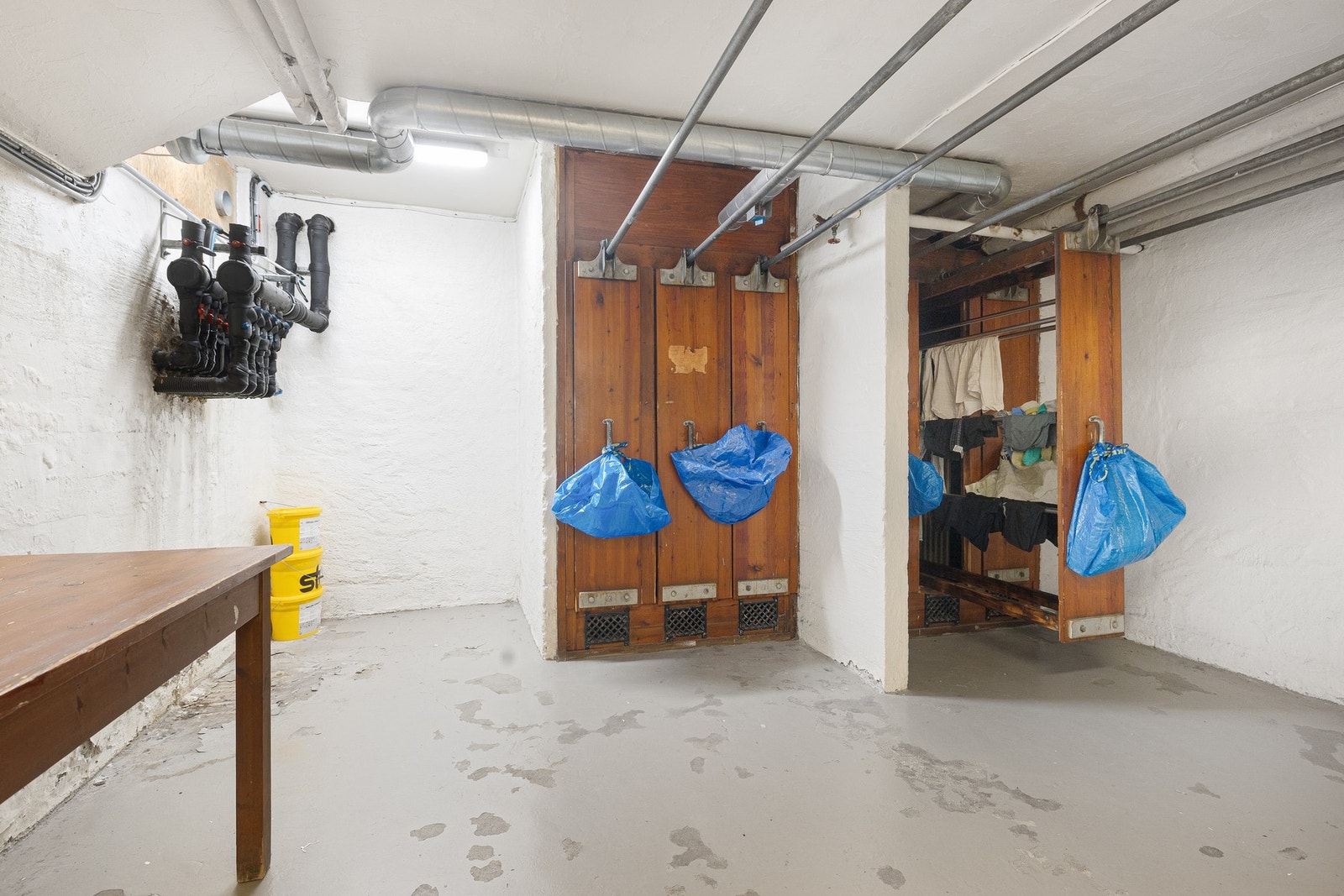 I tillegg til fellesvaskeri er det egne tørkeskap for beboerne. Galleribilde