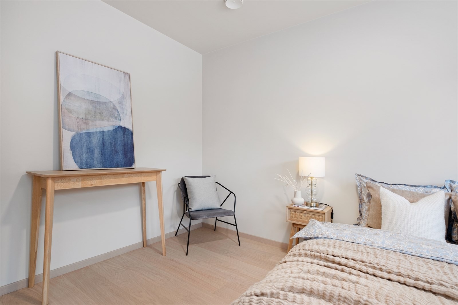 Det andre soverommet er på 14m² med utgang til eget uteområde. Galleribilde