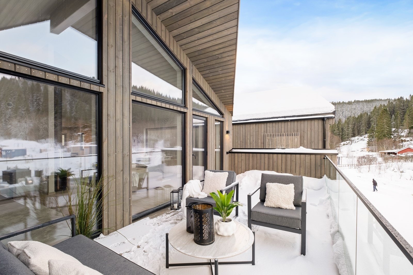 Balkongen som ligger i tilknytning til stuen er på 20m² og vender vest. Galleribilde