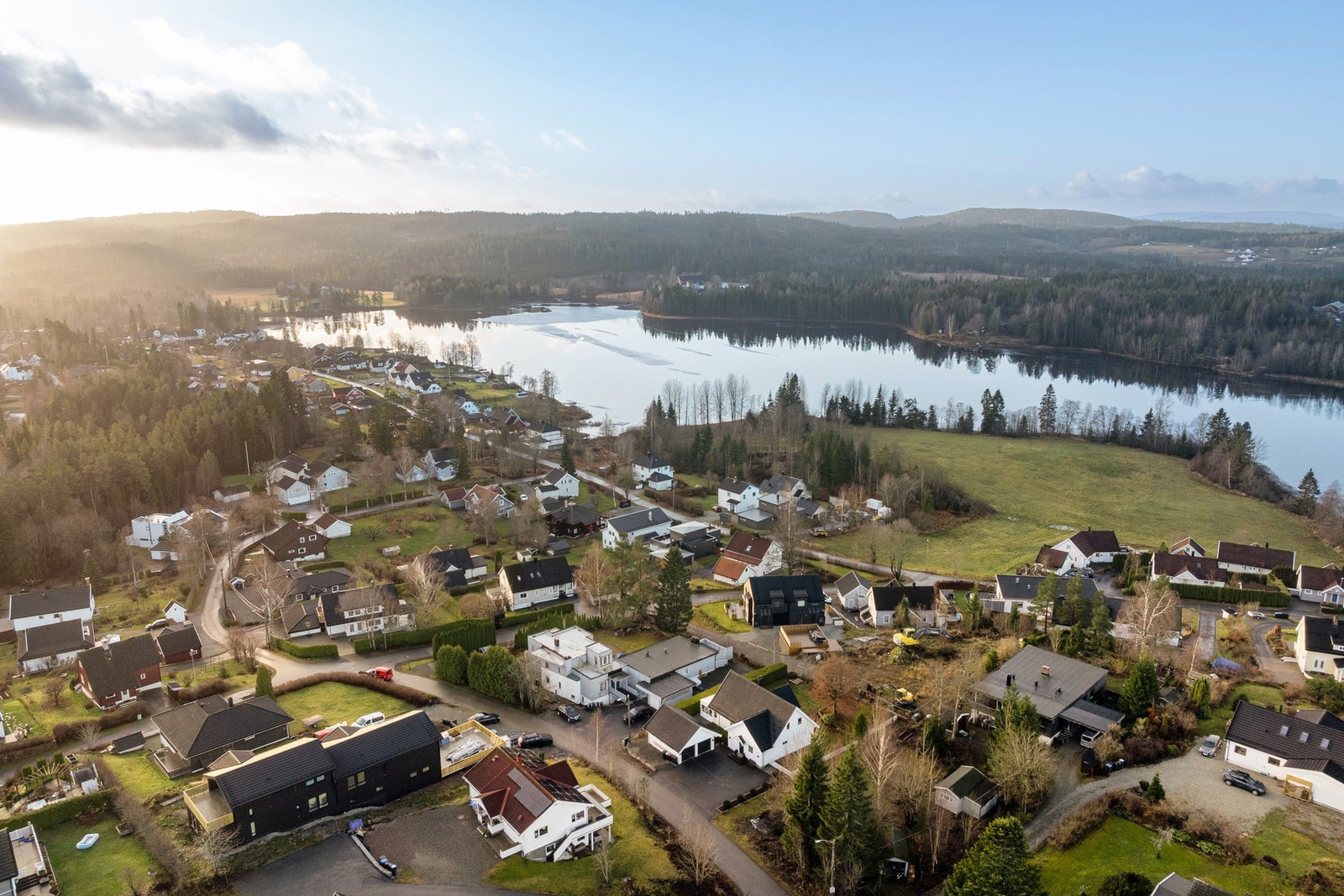 Engelsrud ligger landlige og skjermet til samtidig som er det kort vei til Asker sentrum. Galleribilde
