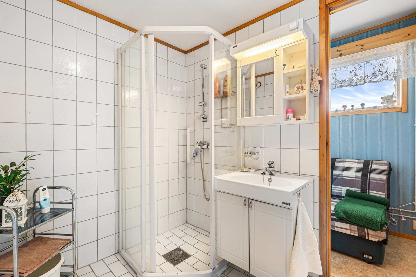 Fra badet har man tilknytning til praktisk bod. Galleribilde