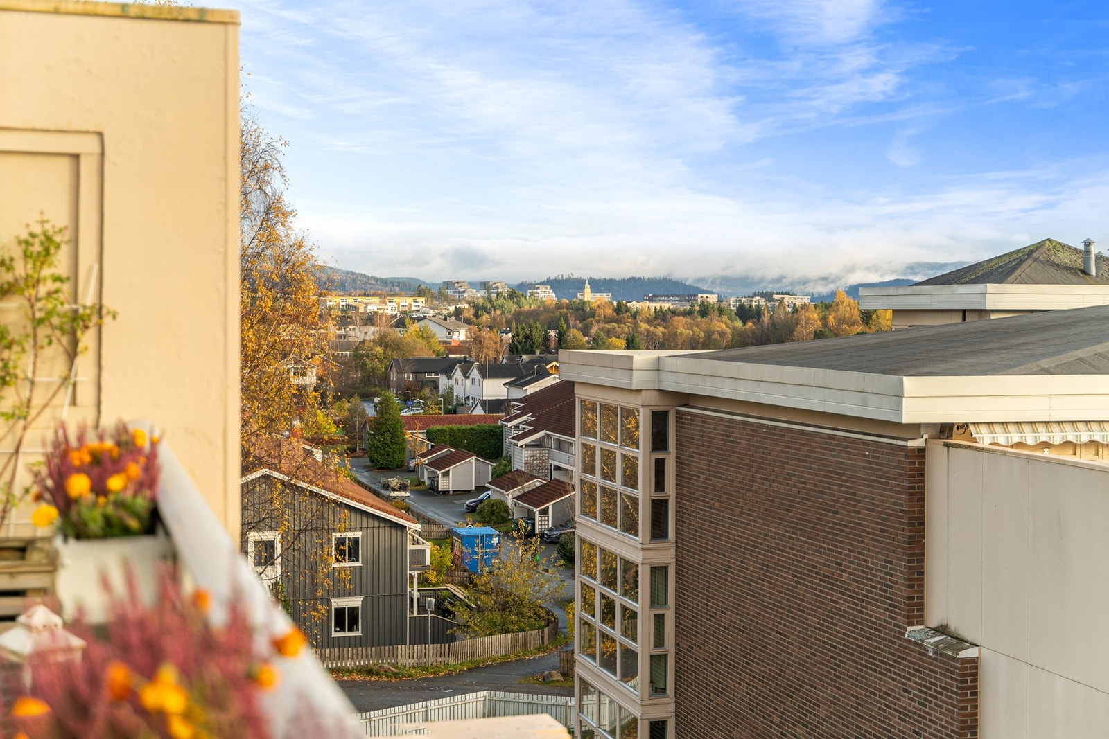 Fra terrassen har man fin utsikt fra øst til vest. Galleribilde
