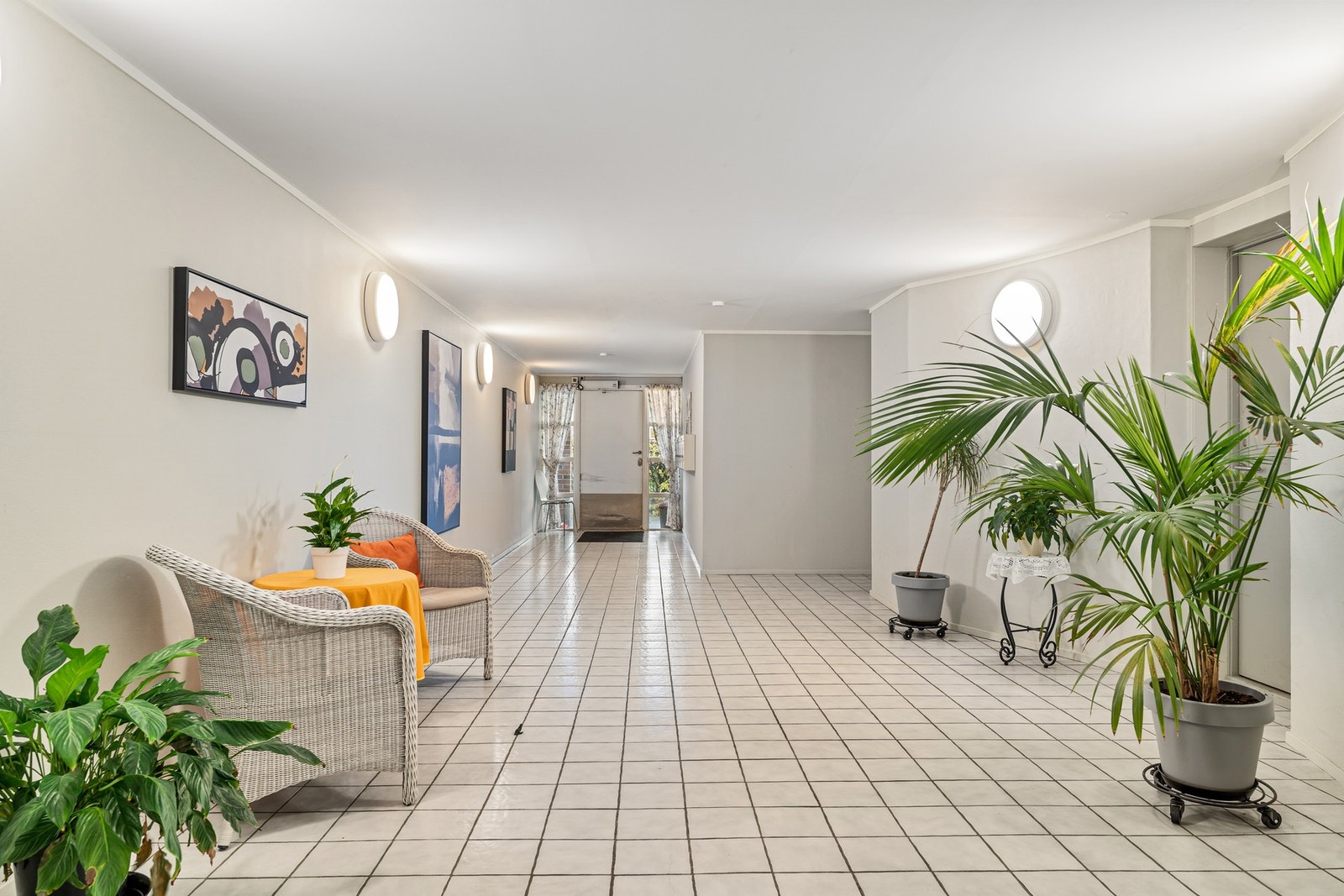 I 1. etasje disponerer leiligheten et kjølerom hvor man kan lagre ekstra mat- og drikkevarer. Galleribilde