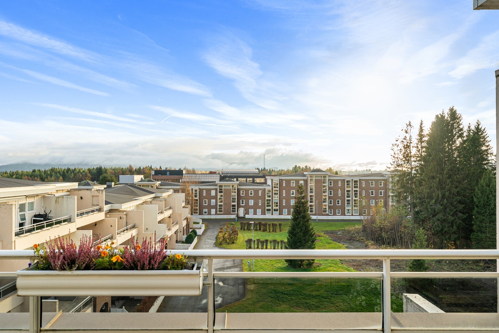Terrassen ligger sørvendt og byr på gode solforhold. Galleribilde