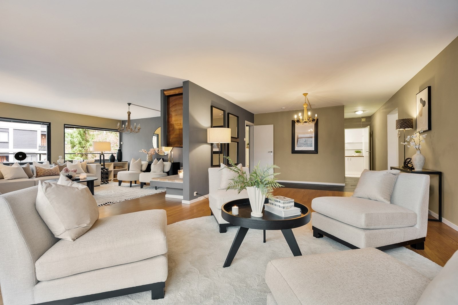 Gedigen stue som er delt inn i soner Galleribilde