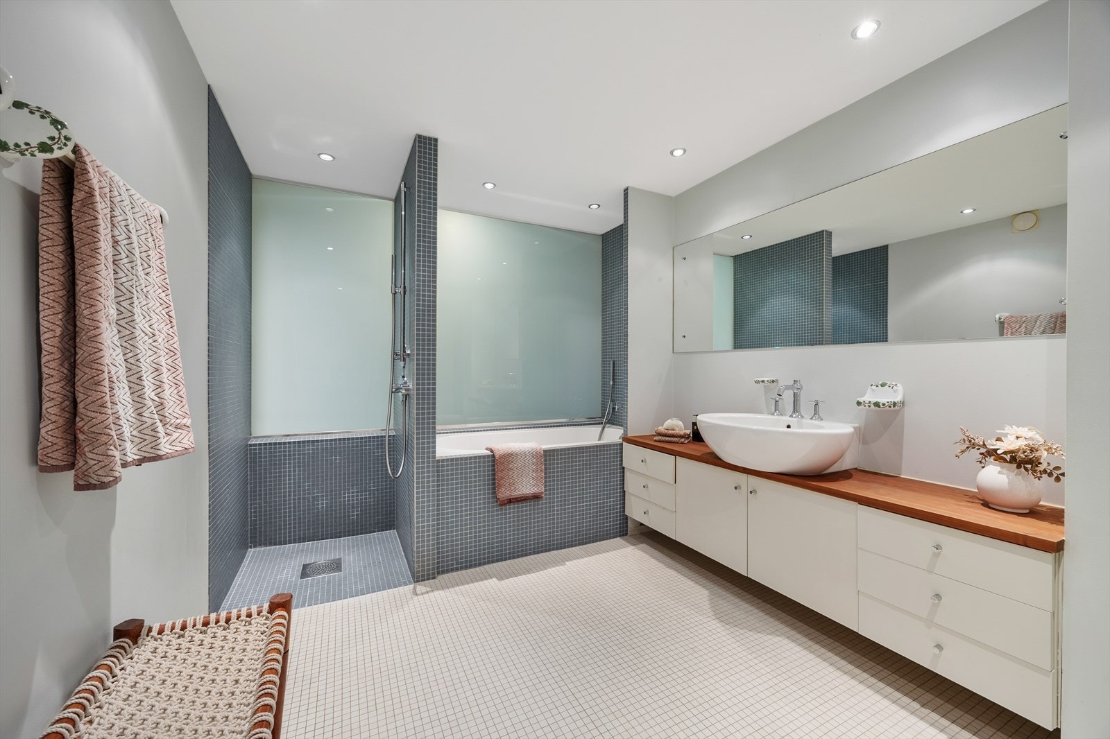 Her er det både dusj og badekar! Galleribilde